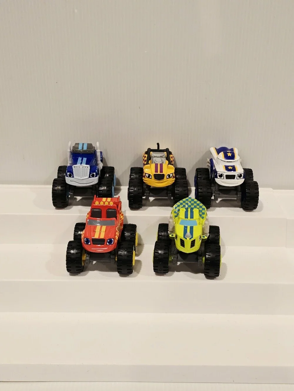 Blaze And The Monster Machines Racing Flag Diecast Truck Set